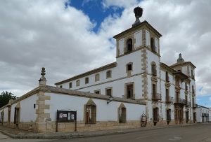 800px-Tembleque,_Casa_de_las_Torres,_fachada_principal,_02